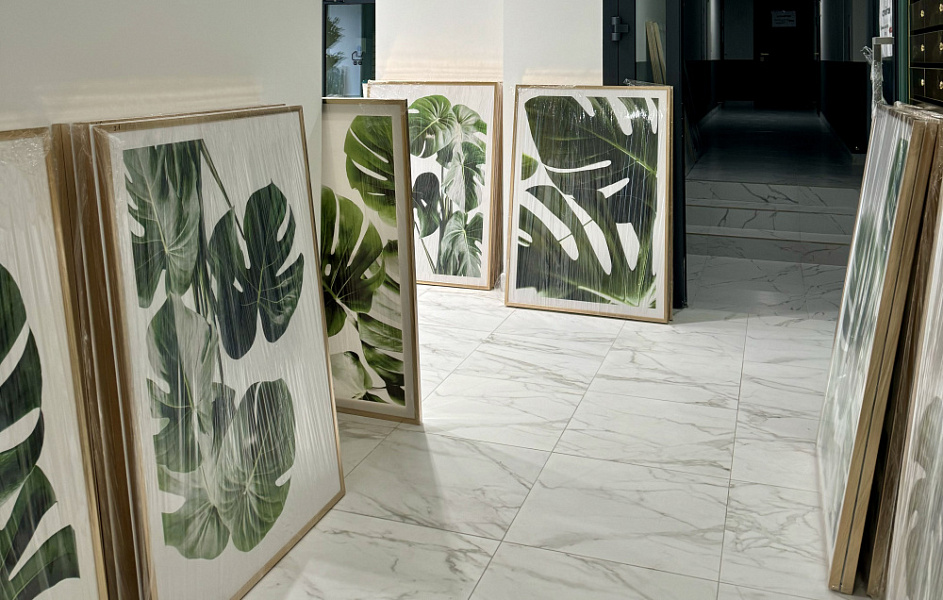 Картины на холсте для застройщиков: оформление подъездов жилого комплекса.