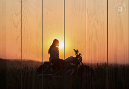 Девушка на классическом мотоцикле в тени во время восхода солнца в кожанной куртке длинные волосы